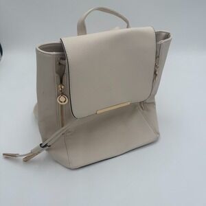 Wink Kangaroo Backpack Womens White Leather Adjustable Shoulder Strap Zip Pocket